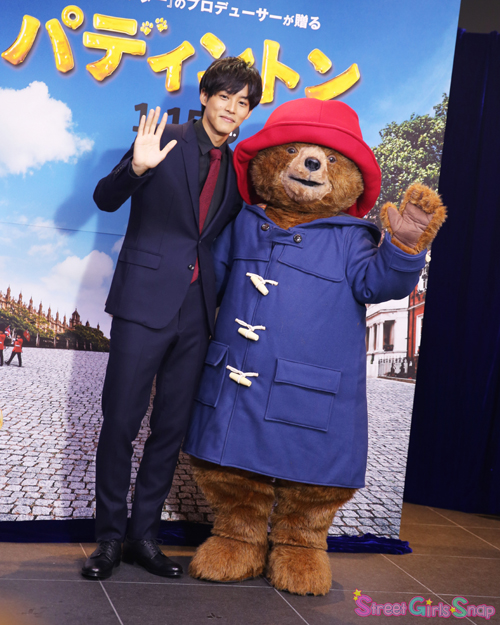桃李スマイル炸裂 映画 パディントン 公開アフレコ実施 パディントンの着ぐるみ登場で終始メロメロ 画像2 Sgs109