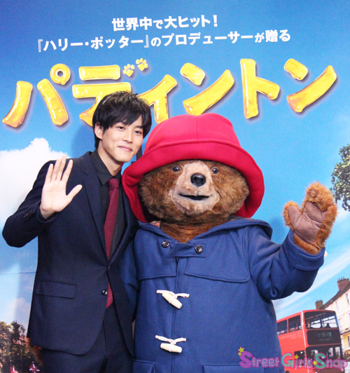 桃李スマイル炸裂 映画 パディントン 公開アフレコ実施 パディントンの着ぐるみ登場で終始メロメロ 詳細記事 Sgs109