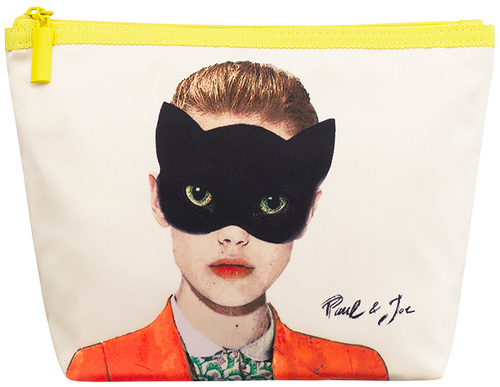 Paul Joeの15年クリスマスコフレは Catwoman キャットウーマン 発売を記念し歴代の猫柄コスメを展示した巨大列車が新宿に登場 画像3 Sgs109