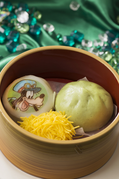 色とりどりの美しいクリスタルで彩られたディズニーシー15周年記念を