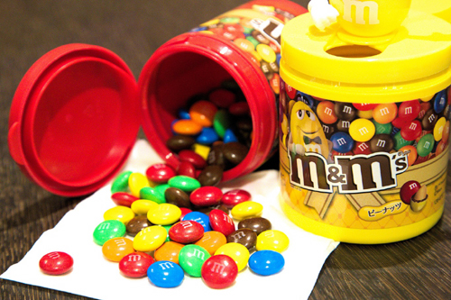 日本オリジナルの“チョコ出るキャップ”付き！M&M'S®からバレンタイン