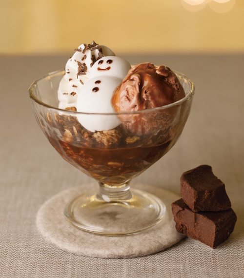 ついに全国に！“マシュマロ雪だるま”トッピングした「タリーズ