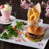 桜の香りの「お花見バーガー」や「桜ミルクシェイク」も登場！「BLT STEAK 桜まつり」3開催♪ 