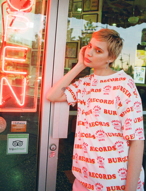 X-girlからLA発の音楽レーベル兼レコードショップ “BURGER RECORDS”と 