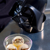 『スター・ウォーズ』のストームトルーパーをモチーフにしたスイーツがダース・ベイダーのスーベニアケース付きで新登場