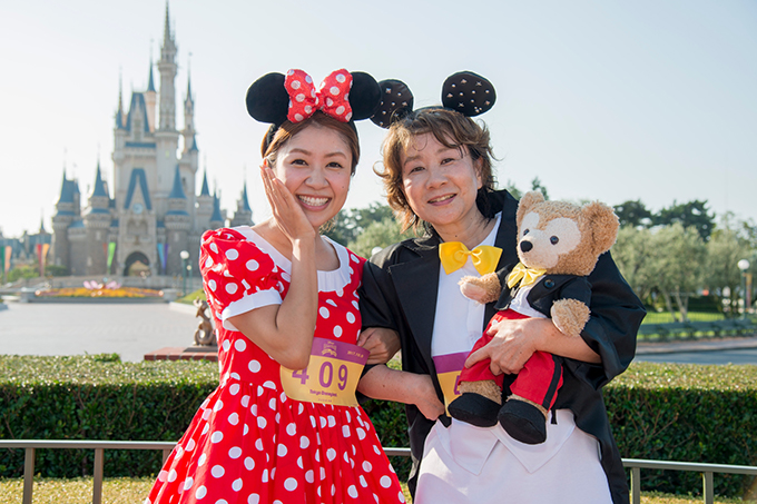 ミッキーたちのハグ ハイタッチは一生の思い出 ディズニー ハロウィーン ファン アンド ラン 大盛況 画像9 Sgs109