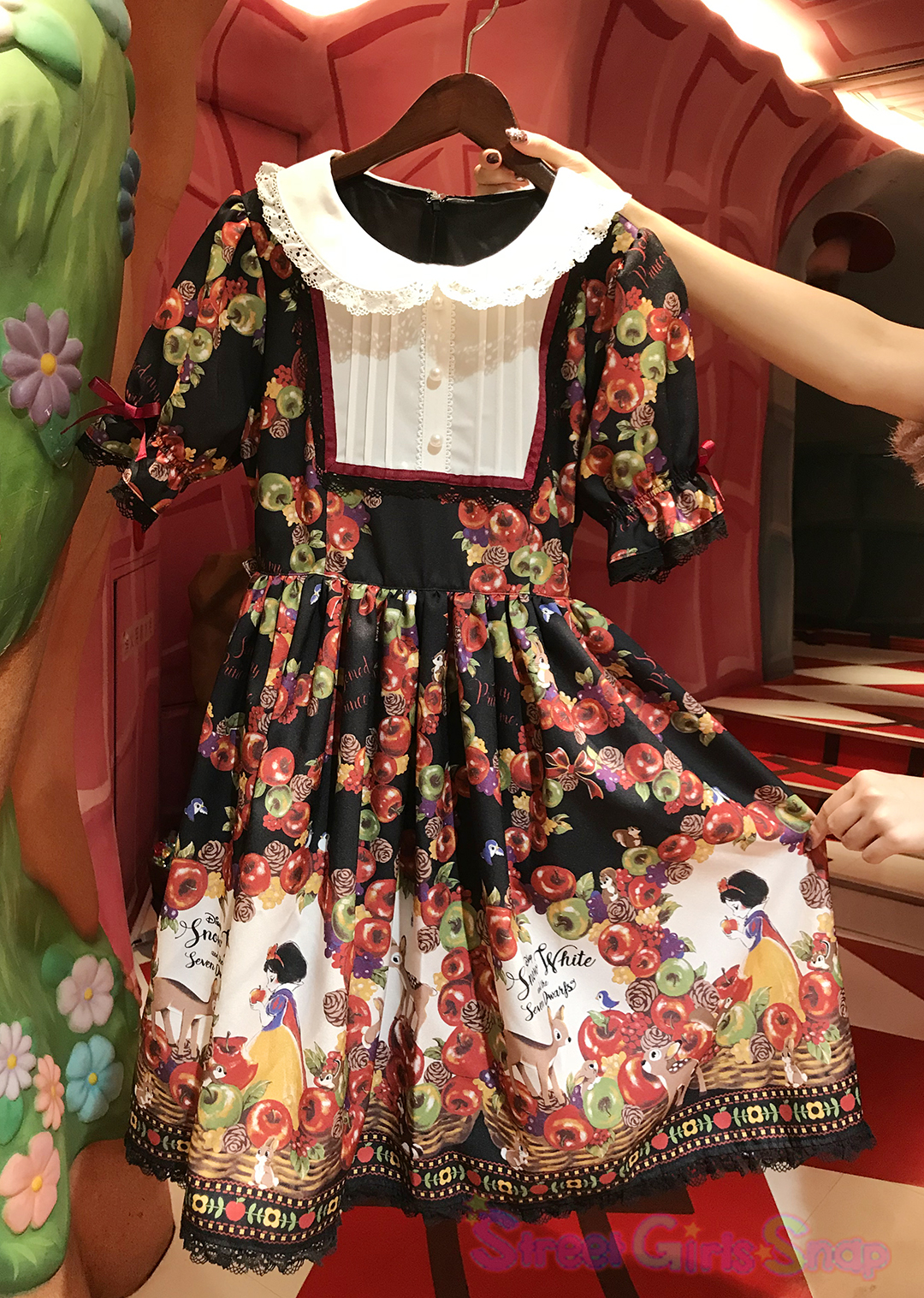 ディズニー映画 白雪姫 の公開80周年を記念したキュートなグッズがディズニーストアに勢ぞろい 渋谷公園通り店も 白雪姫 仕様にデコレーション 画像7 Sgs109