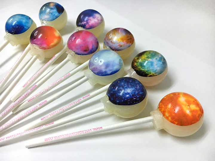 宇宙に漂う 星雲 をキャンディに甘 く閉じ込めちゃった Nebula Lollipop ネブラ ロリポップ ヴィレヴァンオンラインで発売中 画像14 Sgs109