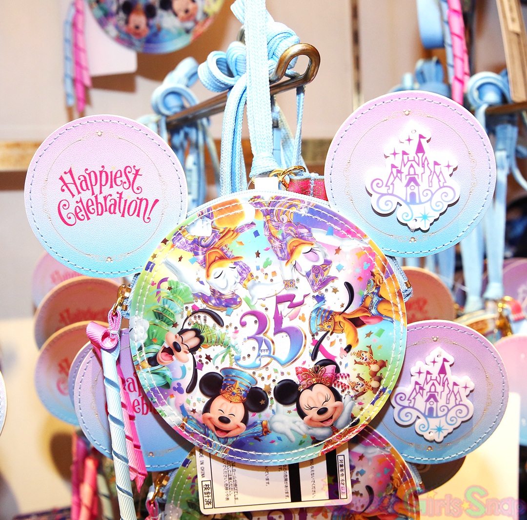 アニバーサリー感たっぷりなカラフルなグッズに ヒストリーデザイングッズも おすすめグッズを紹介 東京ディズニーリゾート 35周年 Happiest Celebration 取材レポ 画像3 Sgs109