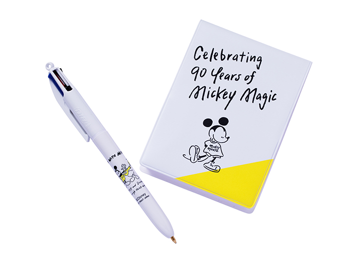 光のマジックに浮かび上がる未来的なデザインも☆ ミッキーマウスの“これまで”“いま”“これから”を描いた『MICKEY GOODS