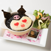 ハートのお目目が可愛い「クロミオムライス」に、華やかピンクの「ウサミミ仮面パフェ」も♪ 『おねがいマイメロディカフェ池袋店』期間限定でオープン！