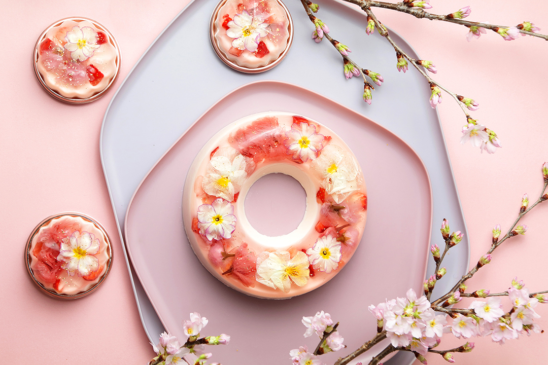 桜の花びらを閉じ込めた美しいスペシャルブーケ 春限定のババロアやロールケーキが 花のババロアhavaro Arinco に登場 詳細記事 Sgs109