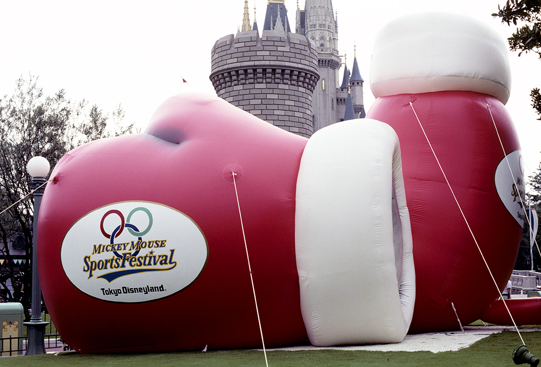 ミッキーだらけのパレードに シンデレラ城型の熱気球も 東京ディズニーランド 平成30年間のおもしろコンテンツを一挙大公開 画像8 Sgs109