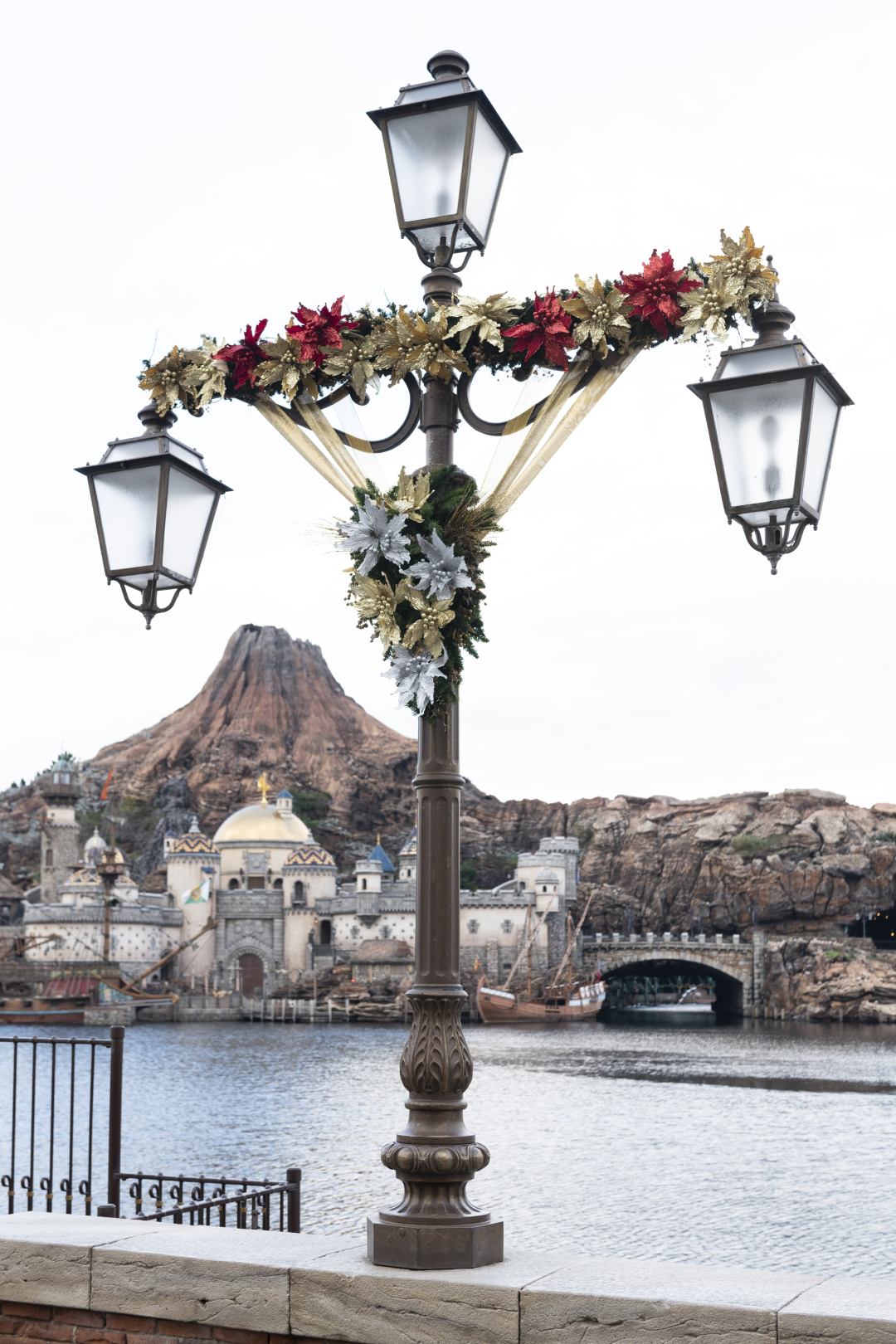 東京ディズニーランド 東京ディズニーシーがクリスマスらしい華やかな装いに クリスマスの雰囲気を楽しめるグッズ メニューも期間限定で発売 画像16 Sgs109