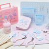 マイメロディやシナモンが手芸を楽しんだり、手作り小物に囲まれたり♡ おうち時間にピッタリな『サンリオ手芸部』シリーズが新発売！