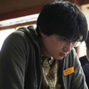 吉沢亮が猫背＆メガネ姿の大学生に！映画『AWAKE』“オタク気質”なキャラクターが垣間見える場面写真が解禁☆