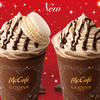 “McCafé by Barista”×GODIVAが日本限定初コラボ！華やかな「マカロン バニラ」をトッピングした『ゴディバ チョコレートエスプレッソフラッペ＆マカロン』期間限定で新発売＜食レポ＞