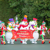 東京ディズニーランドにて「ディズニー・クリスマス・ストーリーズ」を公演中♪ クリスマスを楽しむディズニーの仲間たちの物語を綴ったパレードが楽しめる！パレードのフロートが途中で停止する演出も復活☆