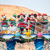 東京ディズニーシーにて「ディズニー・クリスマス・グリーティング」を公演中！ミッキーマウスやディズニーの仲間たちがクリスマスの音楽と装いでごあいさつ＆サンタクロースも登場♪