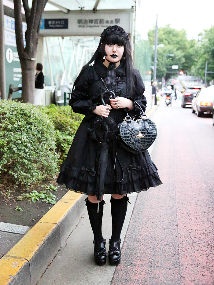 ヴィヴィアンウエストウッド ハート型 黒エナメル ハンドバッグ ☆正規品☆ ヴィヴィアンウエストウッド バッグ クロコ ハート型 ブラック