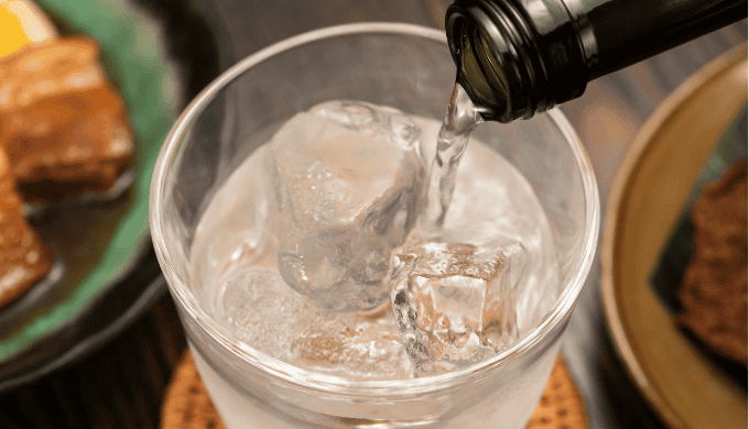 丸の内で一人飲みする際の出会いを増やす実践テクニック8選