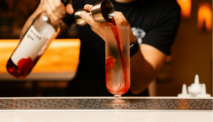 丸の内で一人飲みに最適な出会えるバー10選