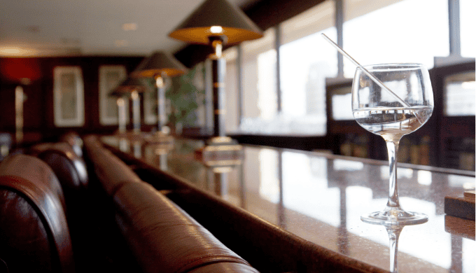 葛西のバーの一人飲みで自然に出会うための実践テクニック