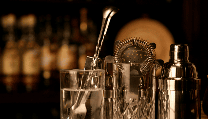 青山での一人飲みで出会いが生まれるバーの5つの特徴