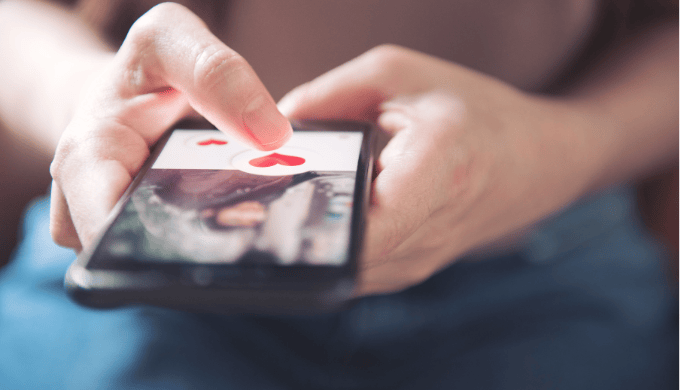 マッチングアプリと福岡での一人飲みを併用する戦略